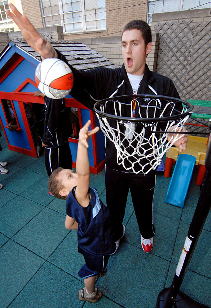 2007-Kevin-Love-Ronald-McDonald-House.jpg